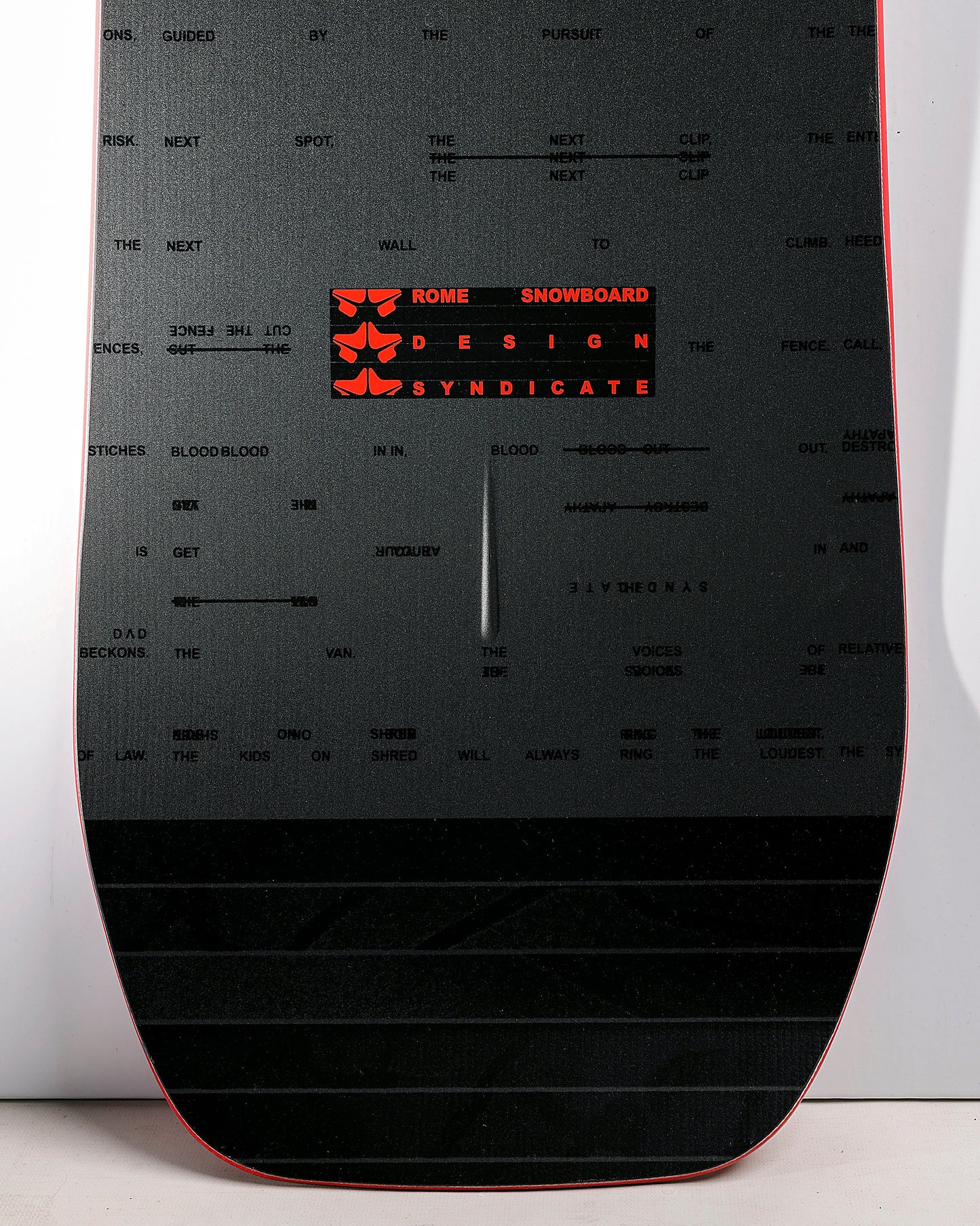 rome agent snowboard 2023 product photo close up of tail shot in the studio