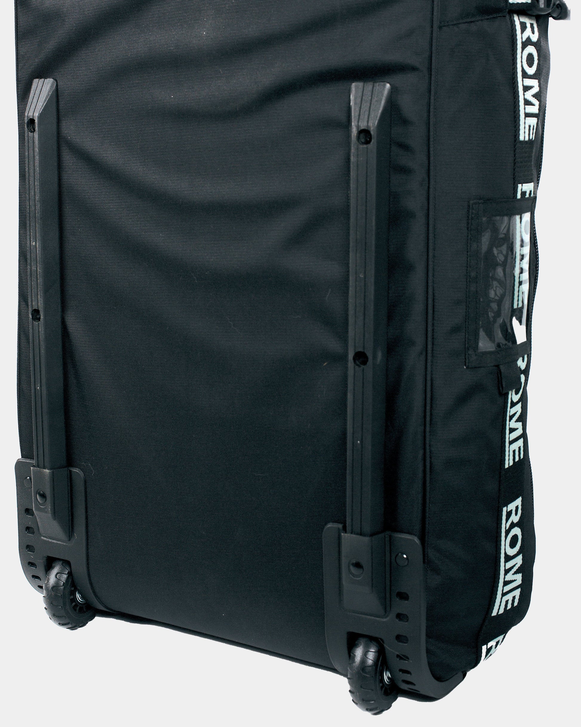 Waterproof snowboard bag men in black. Cache 2025 | Rome Snowboards™ 2025.