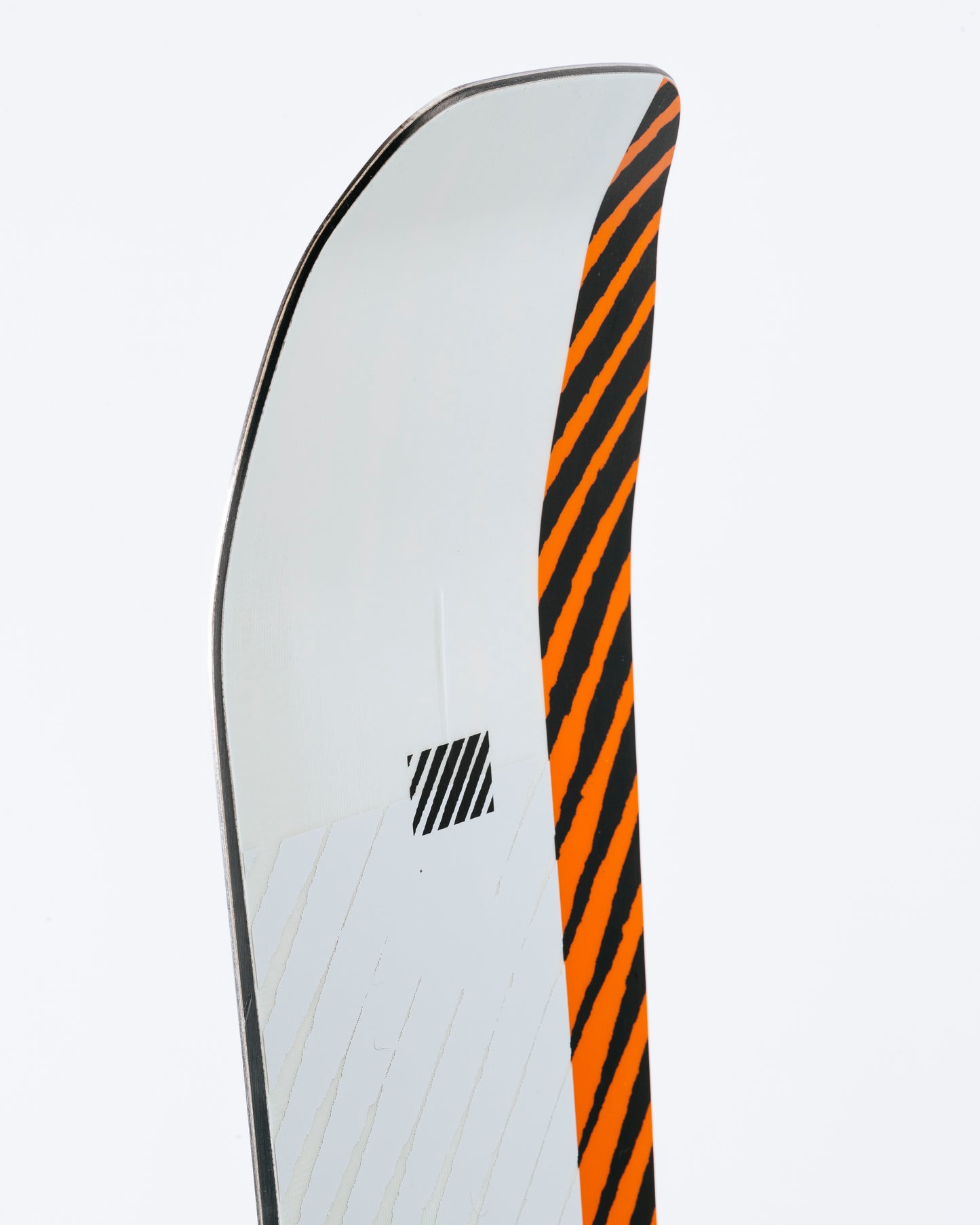 The nose of freestyle snowboard with Double Kick HotRod technology visible. Agent 2025 | Rome Snowboards™ 2025.