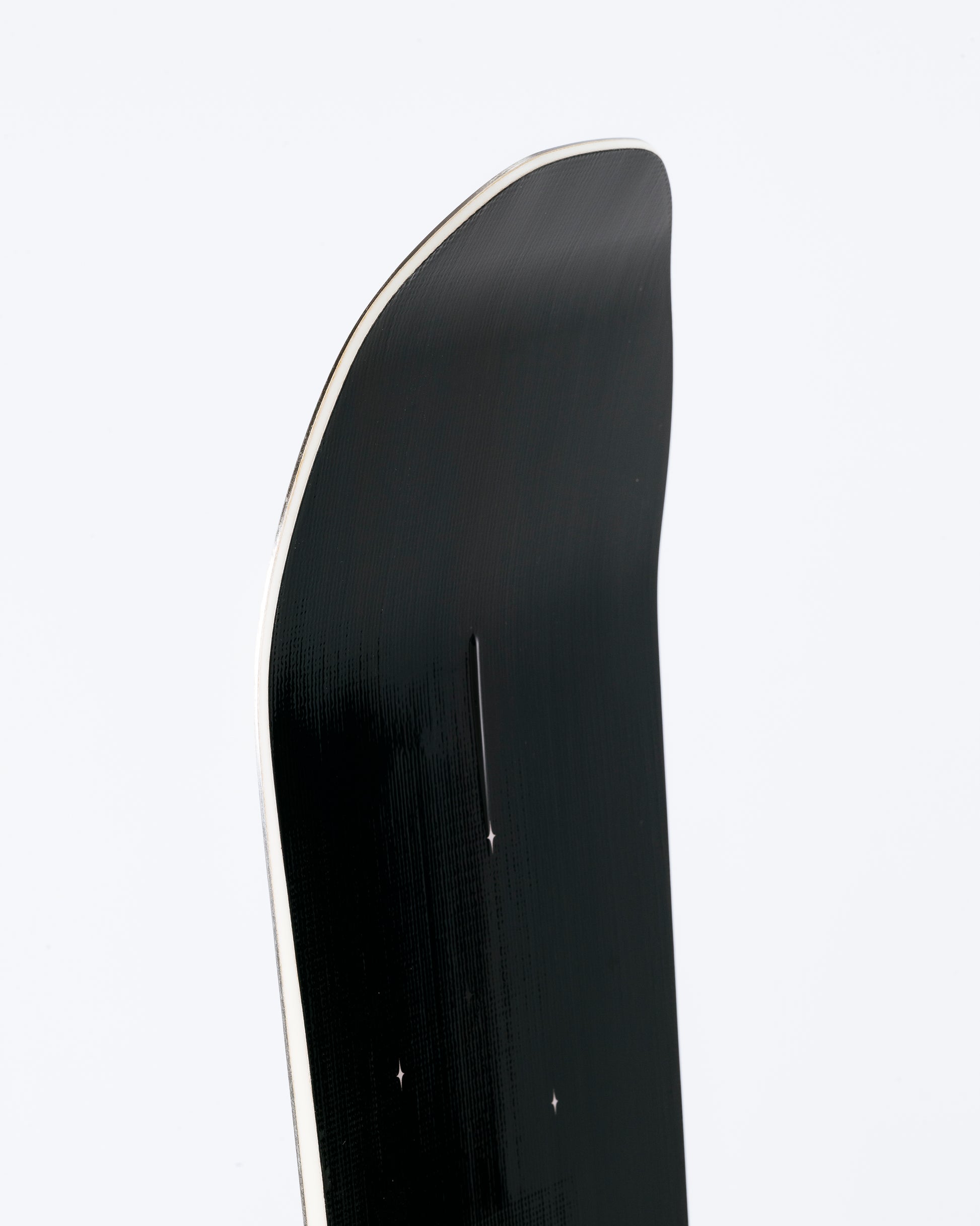 The nose of freestyle womens snowboard with Double Kick and HotRod technology visible. Heist 2025 | Rome Snowboards™ 2025.