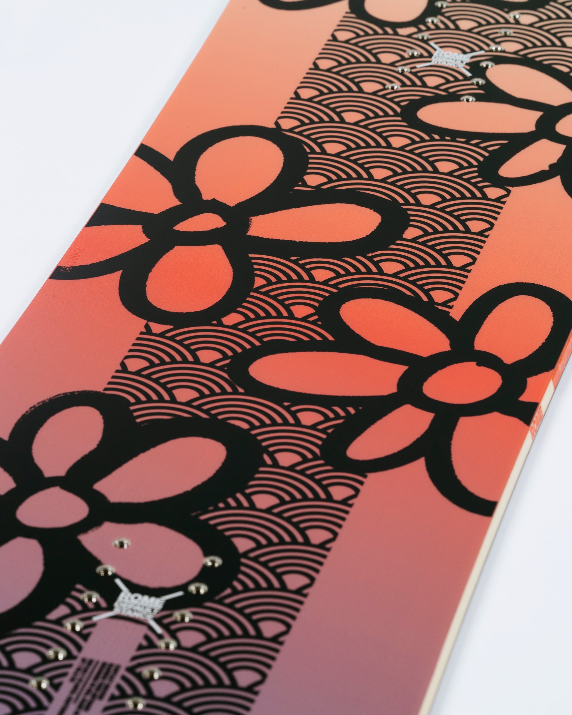 Cool snowboard graphics on new freeride womens snowboard. Warden 2025 | Royal Snowboards™ 2025.